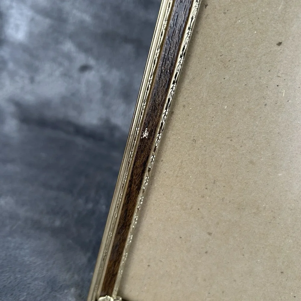 Vintage 8x10 Gold-Tone Frame Free Standing Vertical or Horizontal Faux Wood Trim